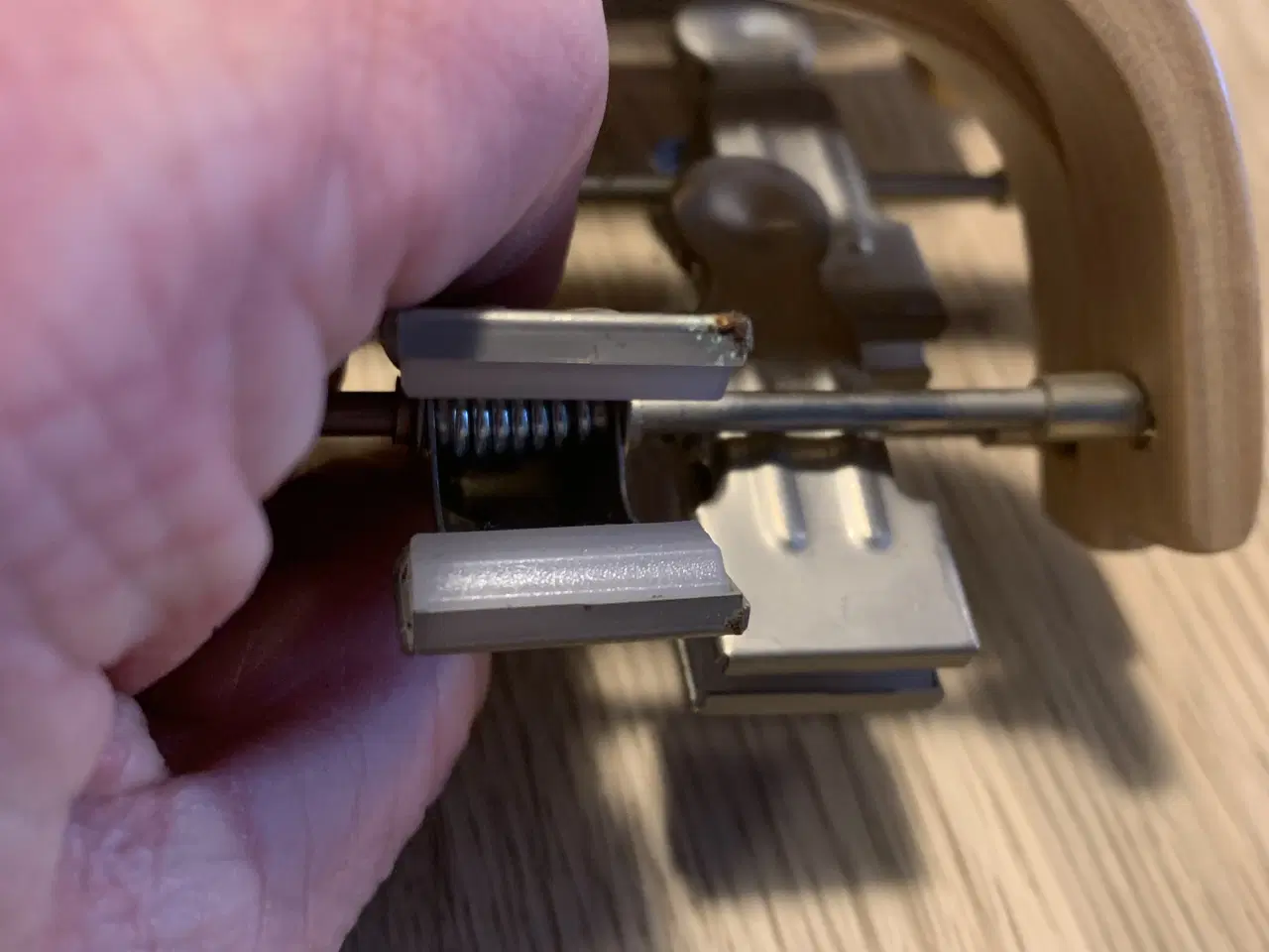 Billede 3 - 10 styk bukse/nederdel træbøjler