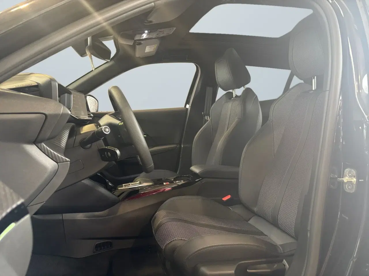 Billede 4 - Peugeot e-2008 50 GT Sky