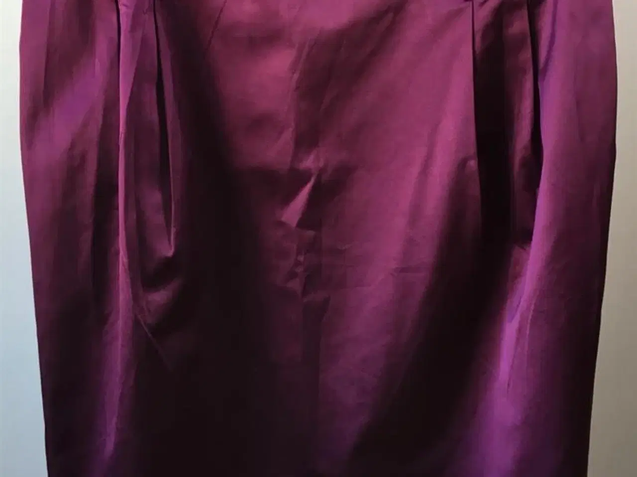 Billede 1 - Karen Millen, lilla nederdel, str 40