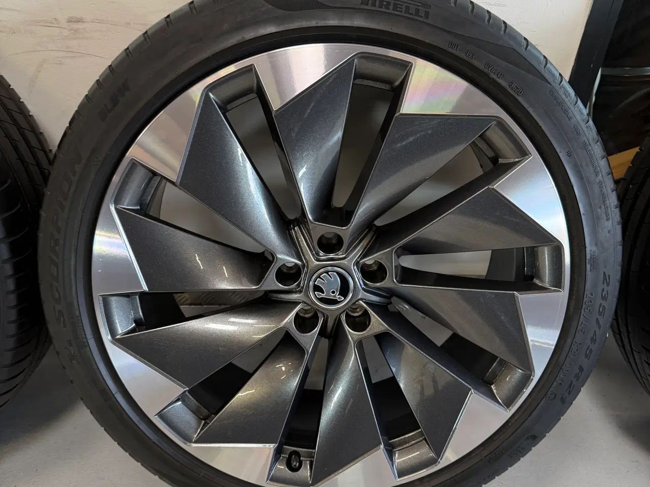 Billede 3 - Originale 21” Skoda enyaq fælge med sommerdæk