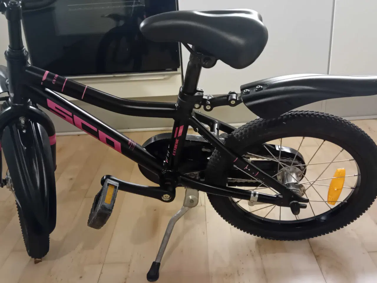 Billede 4 - Pige cykel 16 tommer.  Passer 4 til 6 år.