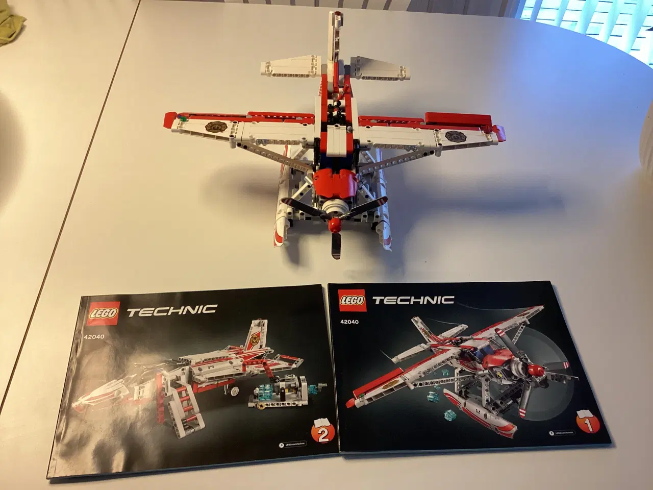 Billede 1 - TECHNIC LEGO brandslukningsfly 42040