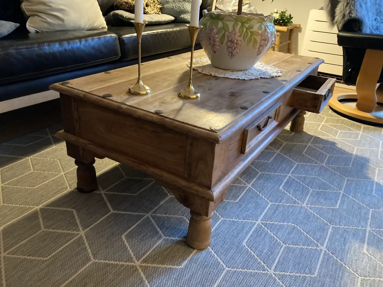 Billede 2 - Er solgt Sofabord i massivt hårdttræ