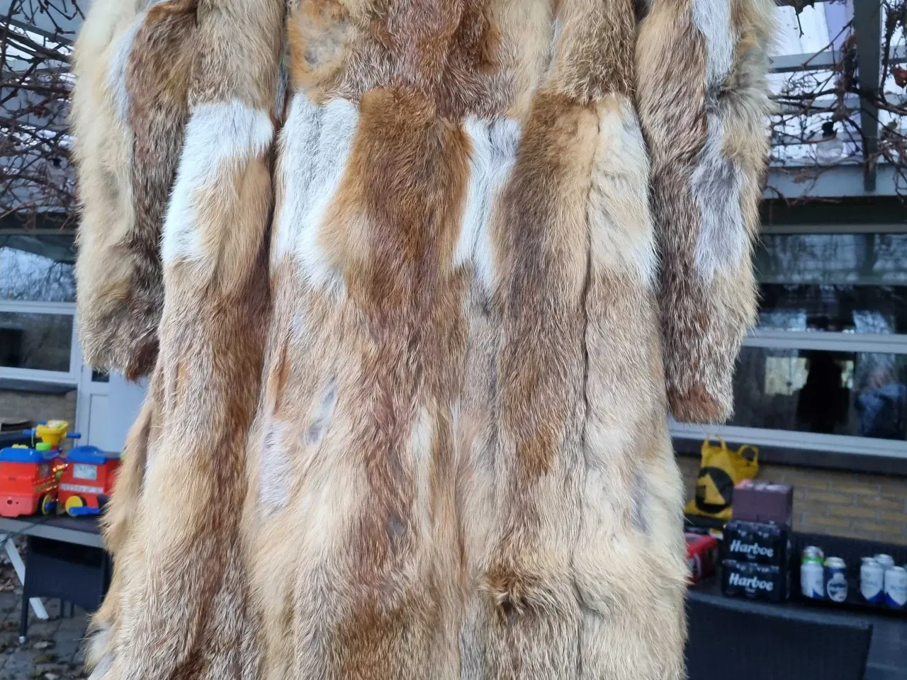 Billede 2 - flot lang rævepels frakke med hætte