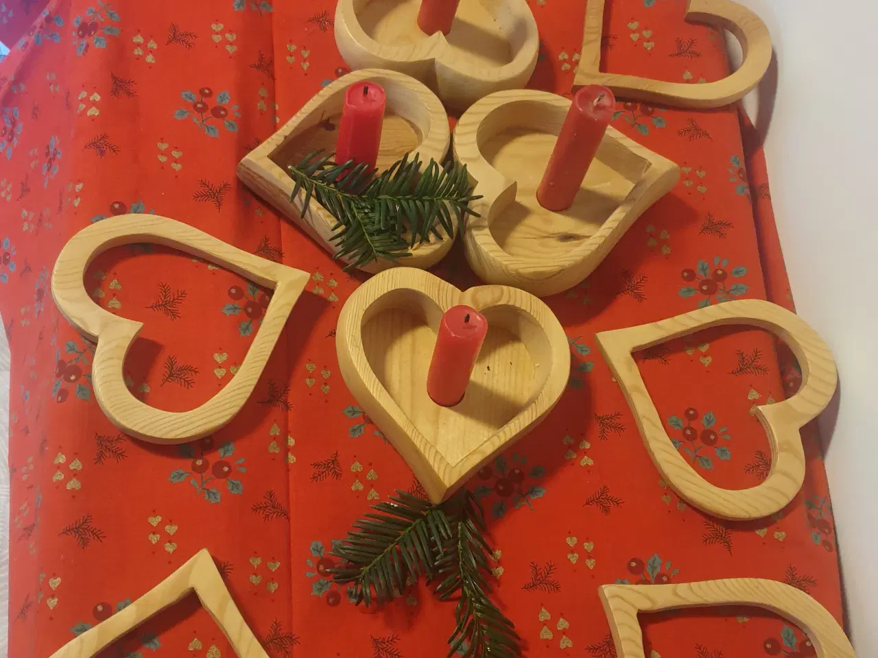 Billede 8 - Træ-Hjerter, til pynt og som lysestager.