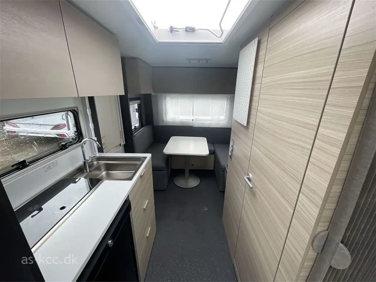 Billede 9 - 2026 - Adria Altea 492 LU Adria Altea 492 LU årg. 2026 med enkeltsenge og udtræk. 5 sovepladser, 4 siddepladser. Glasfiber tag, sider, forende og bagende