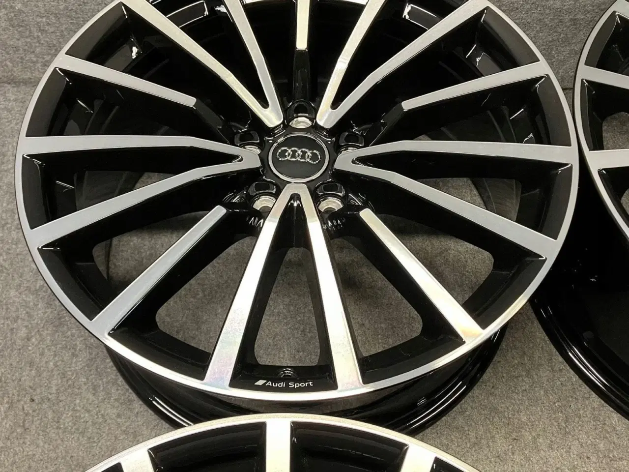 Billede 3 - ALUFÆLGE AUDI A4 S4 8W0 19"