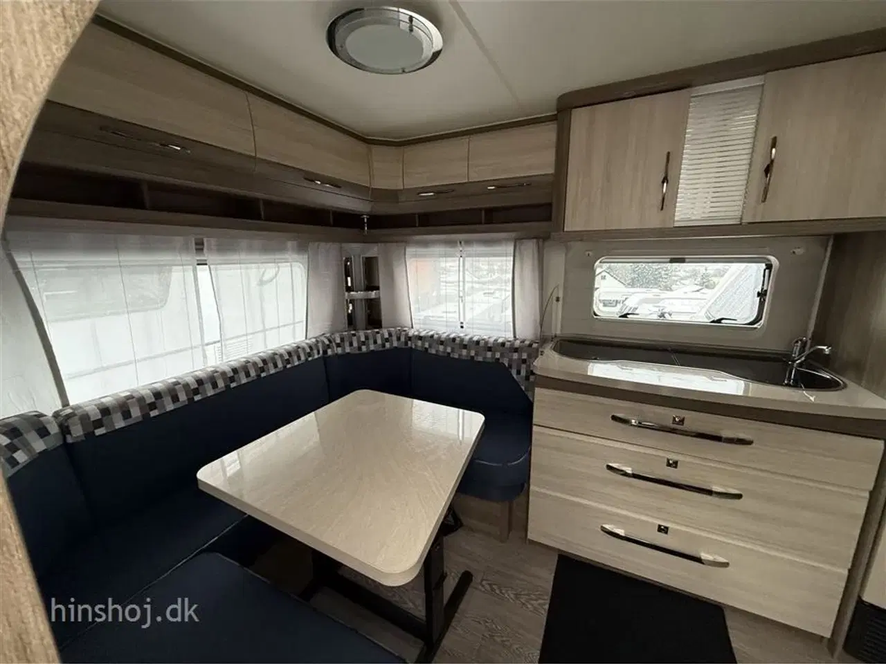 Billede 8 - 2017 - Hobby De Luxe 460 UFe   Dejlig vogn med rundsidegruppe og franskseng fra Hinshøj Caravan A/S