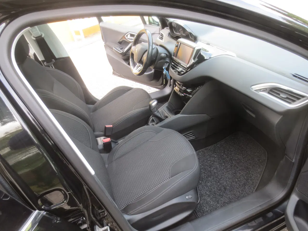 Billede 14 - Peugeot 208 1.6 Blue HDi  År 2017. Nysynet. 