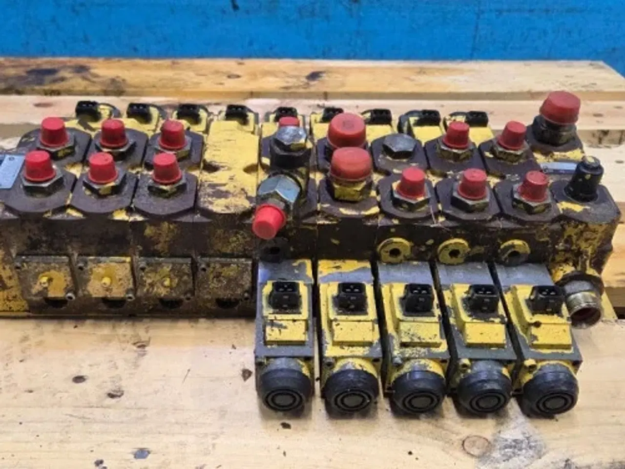 Billede 2 - New Holland TX68 Hydraulikventil 84814526