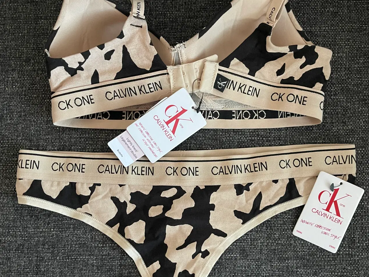 Billede 3 - Lækkert nyt Calvin Klein undertøjssæt