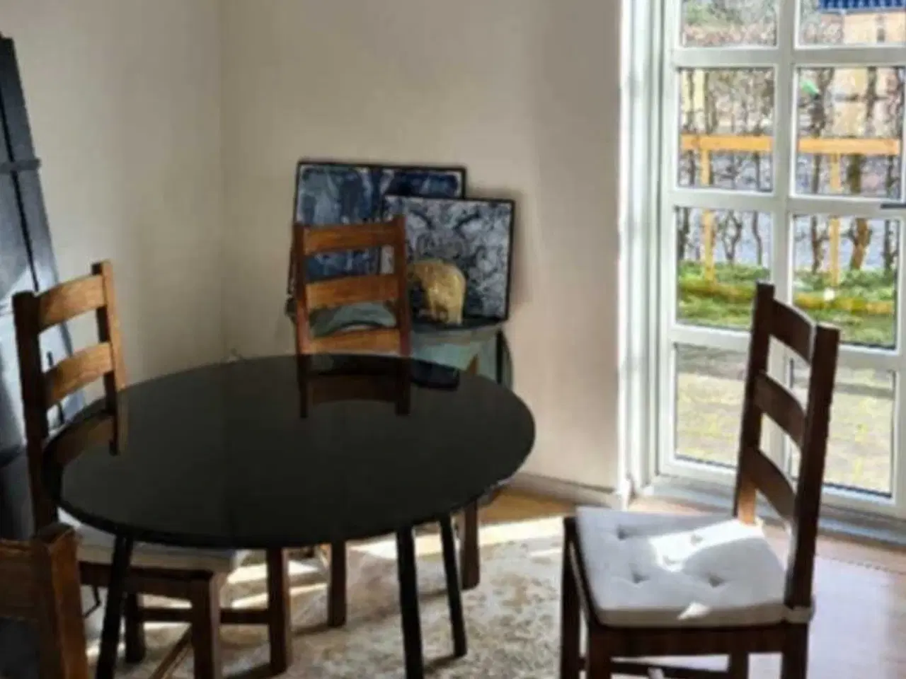 Billede 1 - Sort spisebord med glasplade 