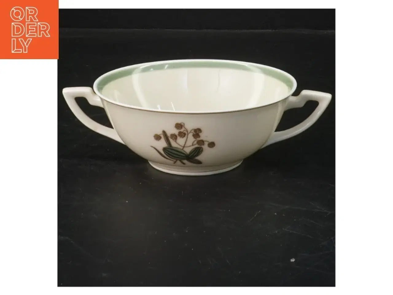 Billede 3 - 4 suppeteriner med undertallerkener fra Royal Copenhagen (str. Kop ø, 13 cm. underkop. ø. 17 cm. 4 sæt)