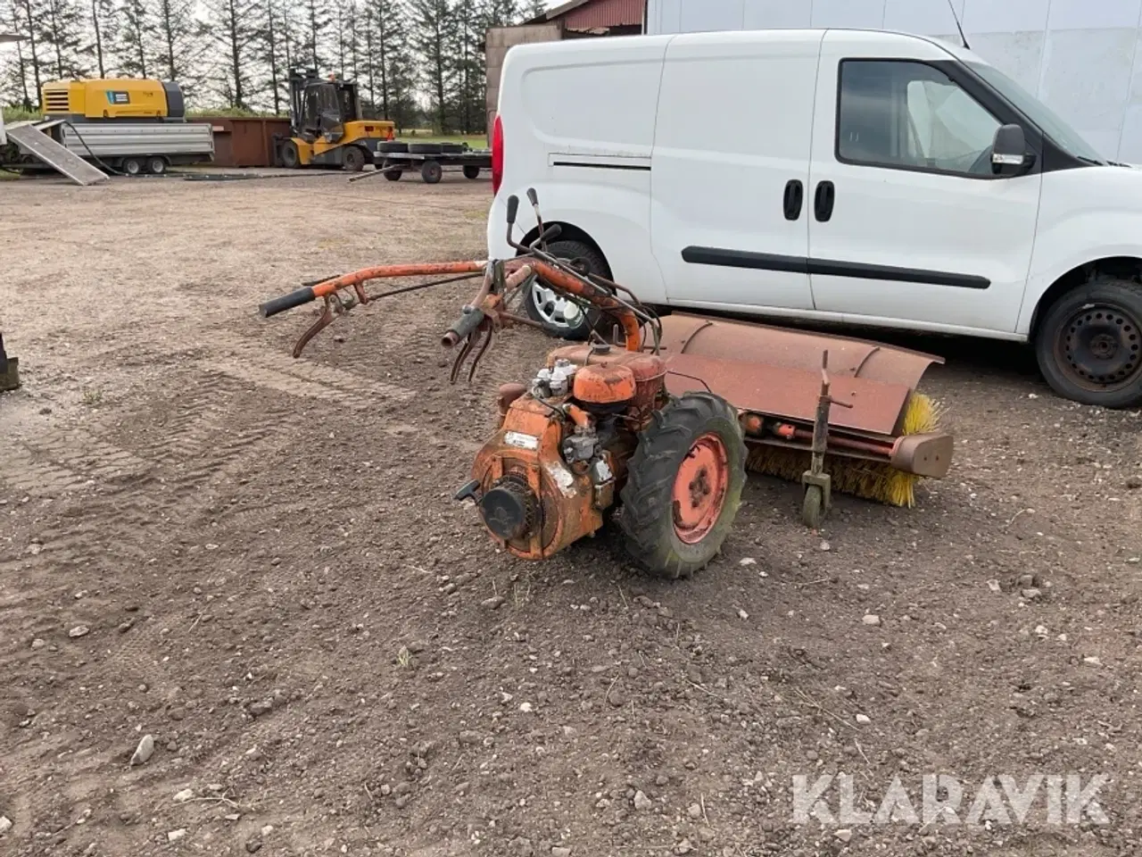 Billede 3 - Redskabsbærer Intermotor A490 - med kost