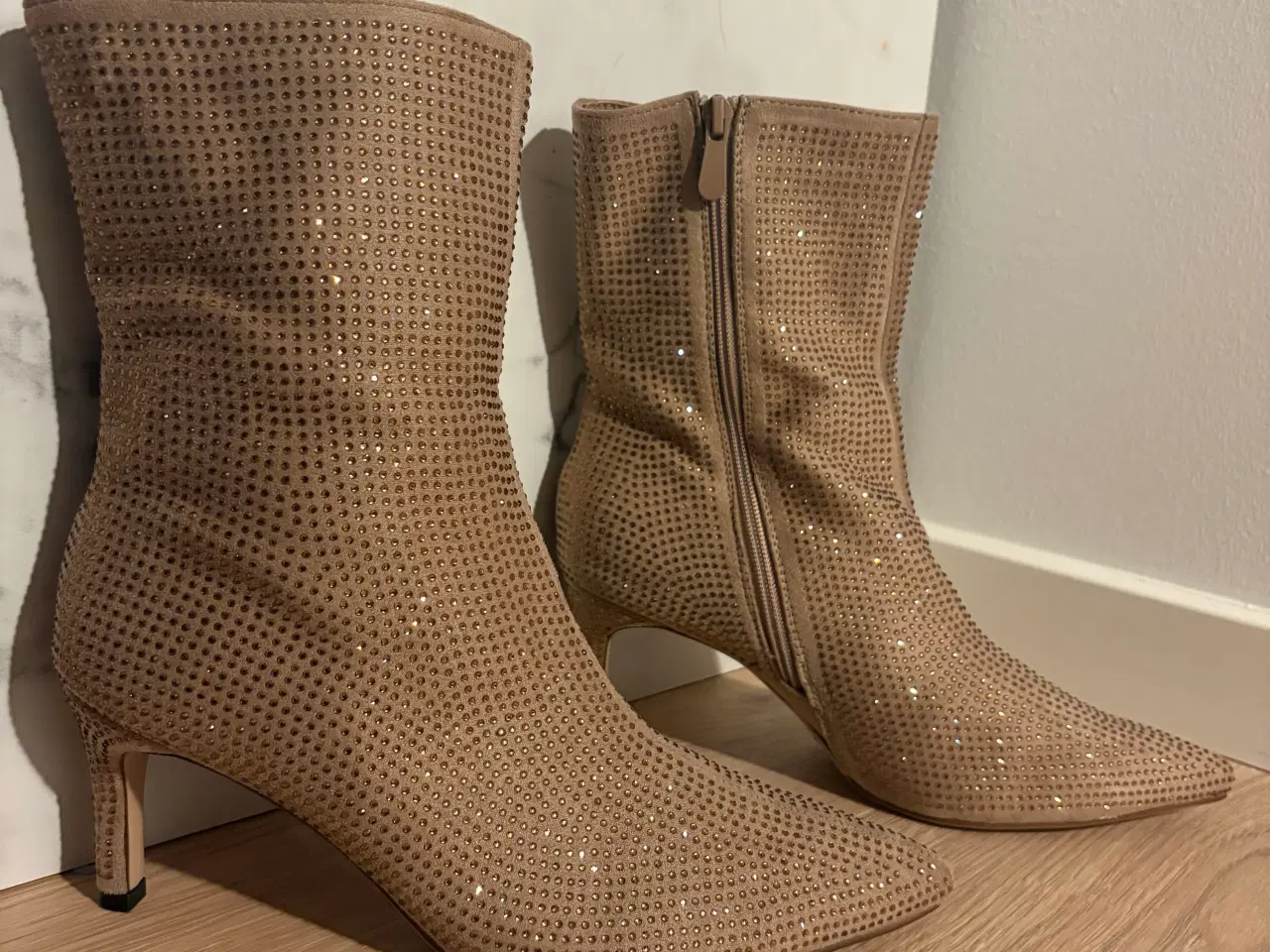 Billede 3 - Guld glimmer stiletter 👠