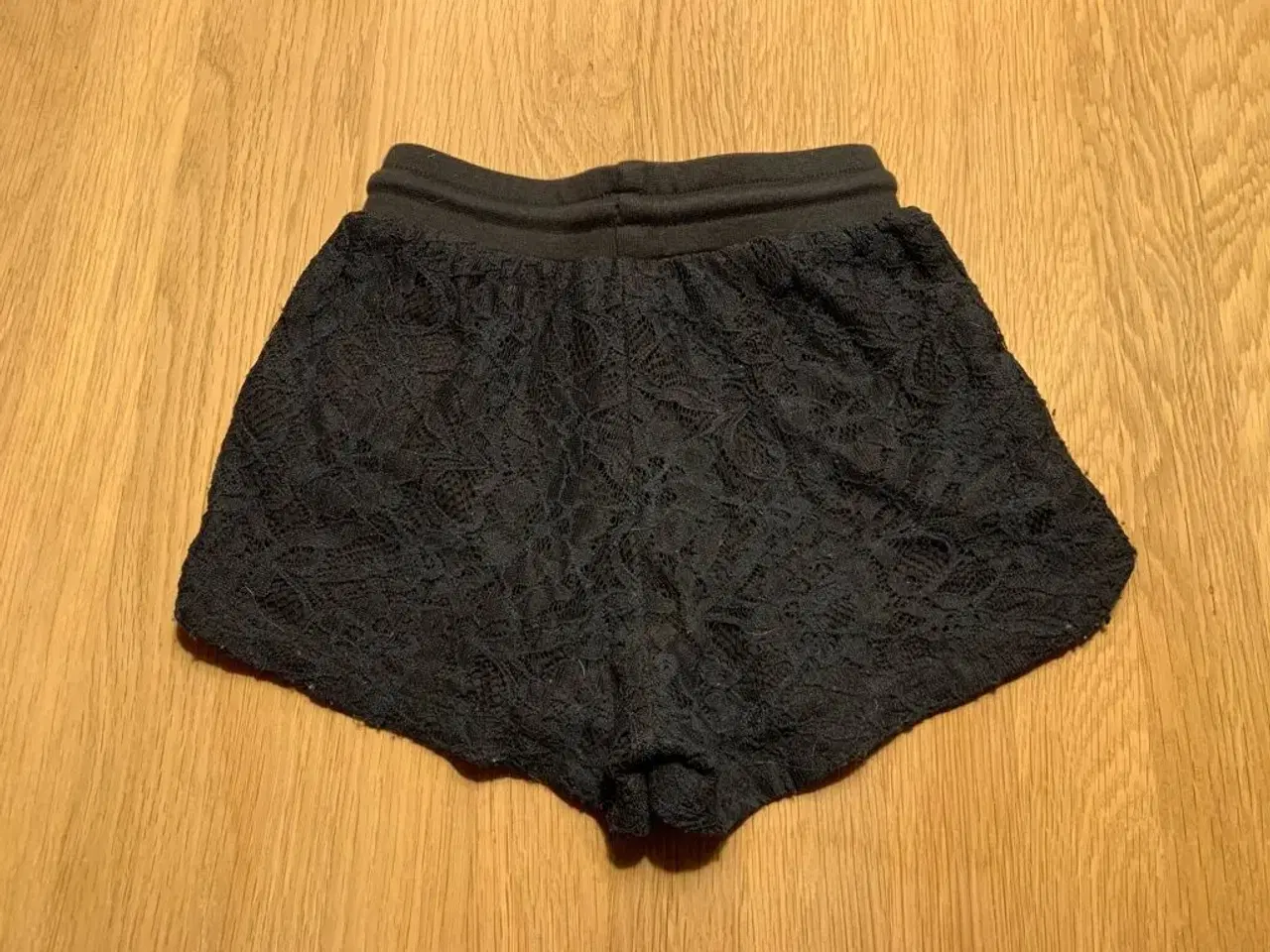 Billede 2 - Sofie schnoor shorts og blandet tøj 104
