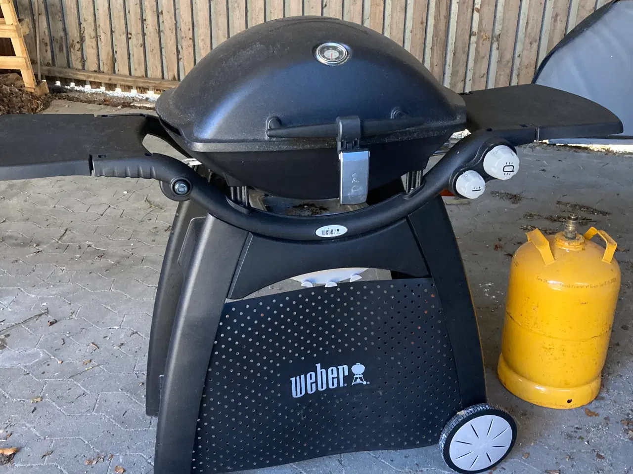 Billede 1 - Weber 3200N med Tom 11kg gasflaske, brødhylde .