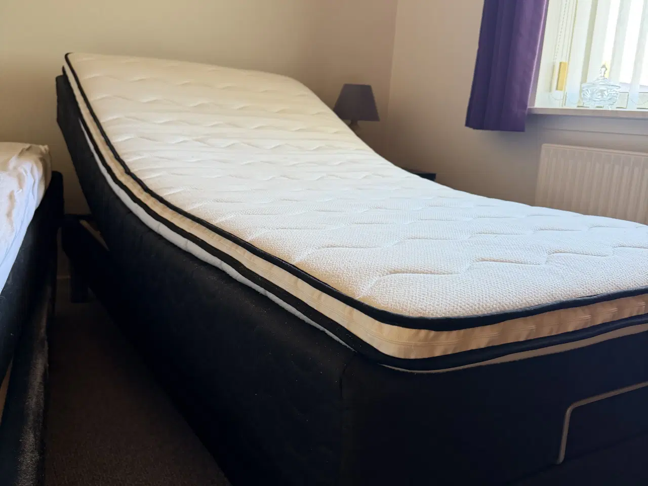 Billede 2 - Elevationsseng med topmadras 