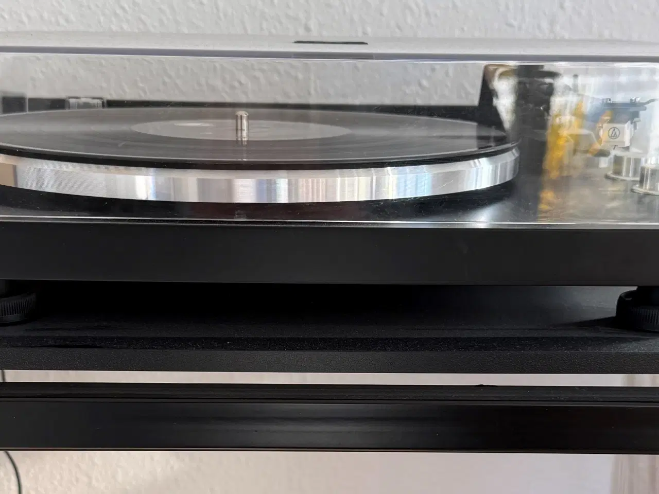 Billede 1 - Væghylde til pladespiller