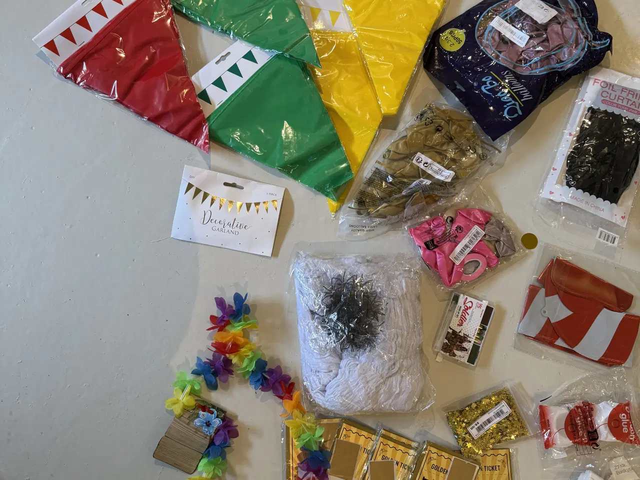 Billede 2 - Mange forskellige sjove ting og pynt til fester
