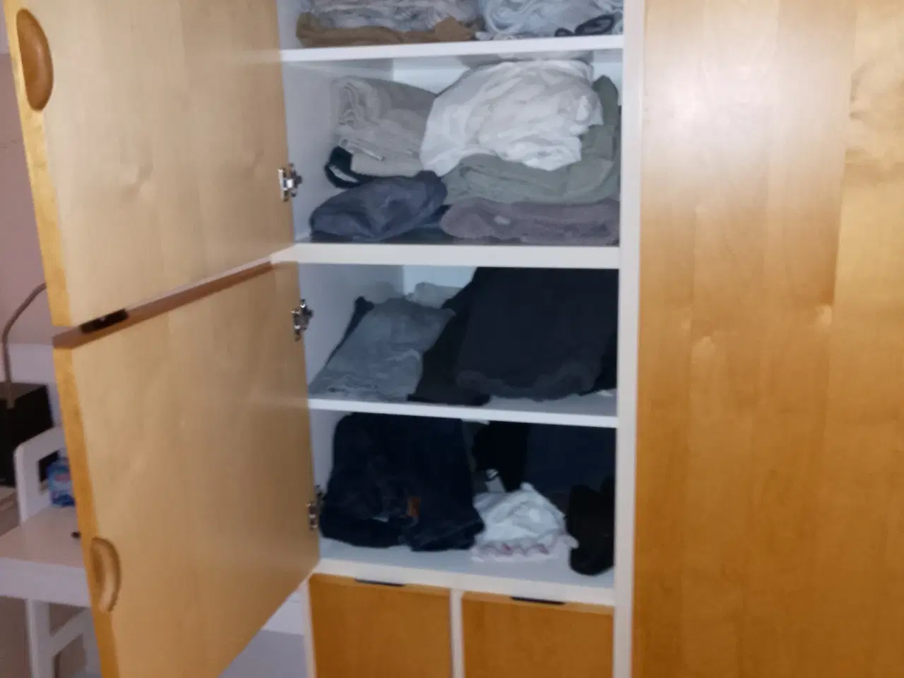 Billede 4 - Flot og praktisk garderobeskab sælges billigt