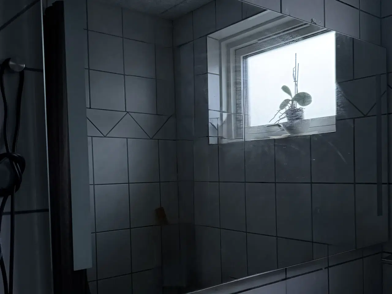 Billede 1 - Rigtig lækkert stort spejl med led 