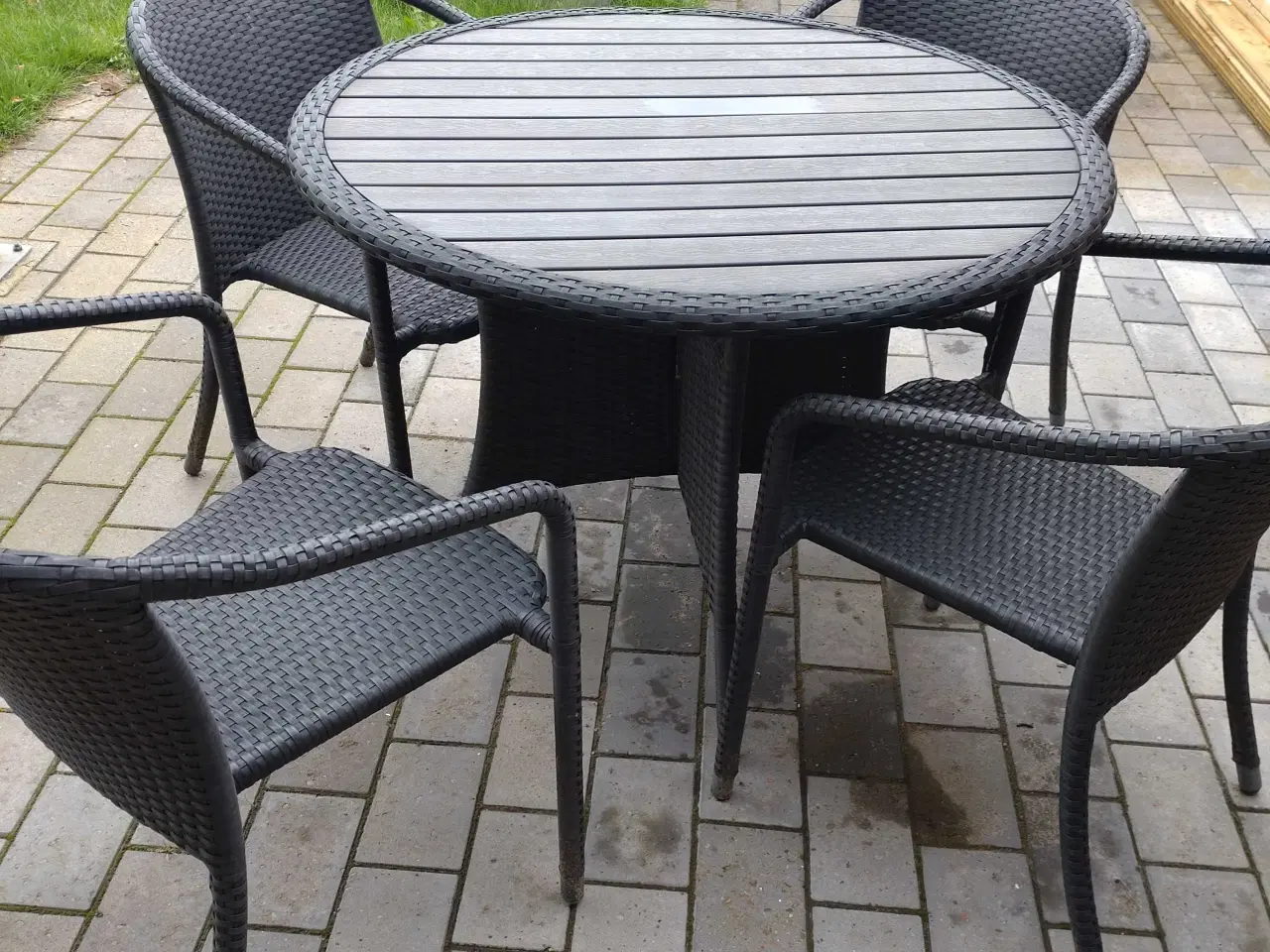 Billede 2 - Otrium rundt havebord m stole 