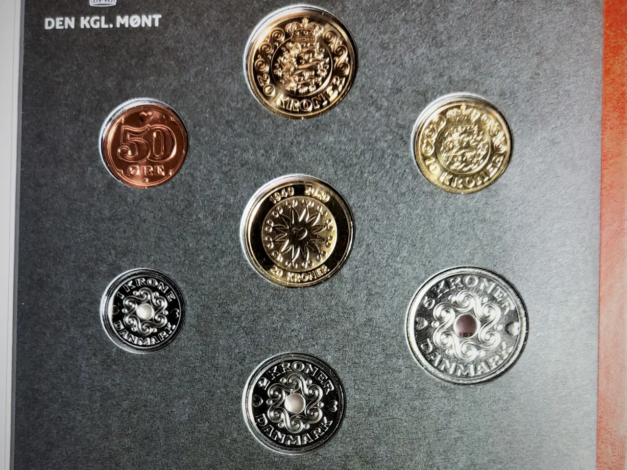 Billede 1 - DET KGL MØNTSÆT 2020 Med 20 KR 80 År + Alm. 20 kr