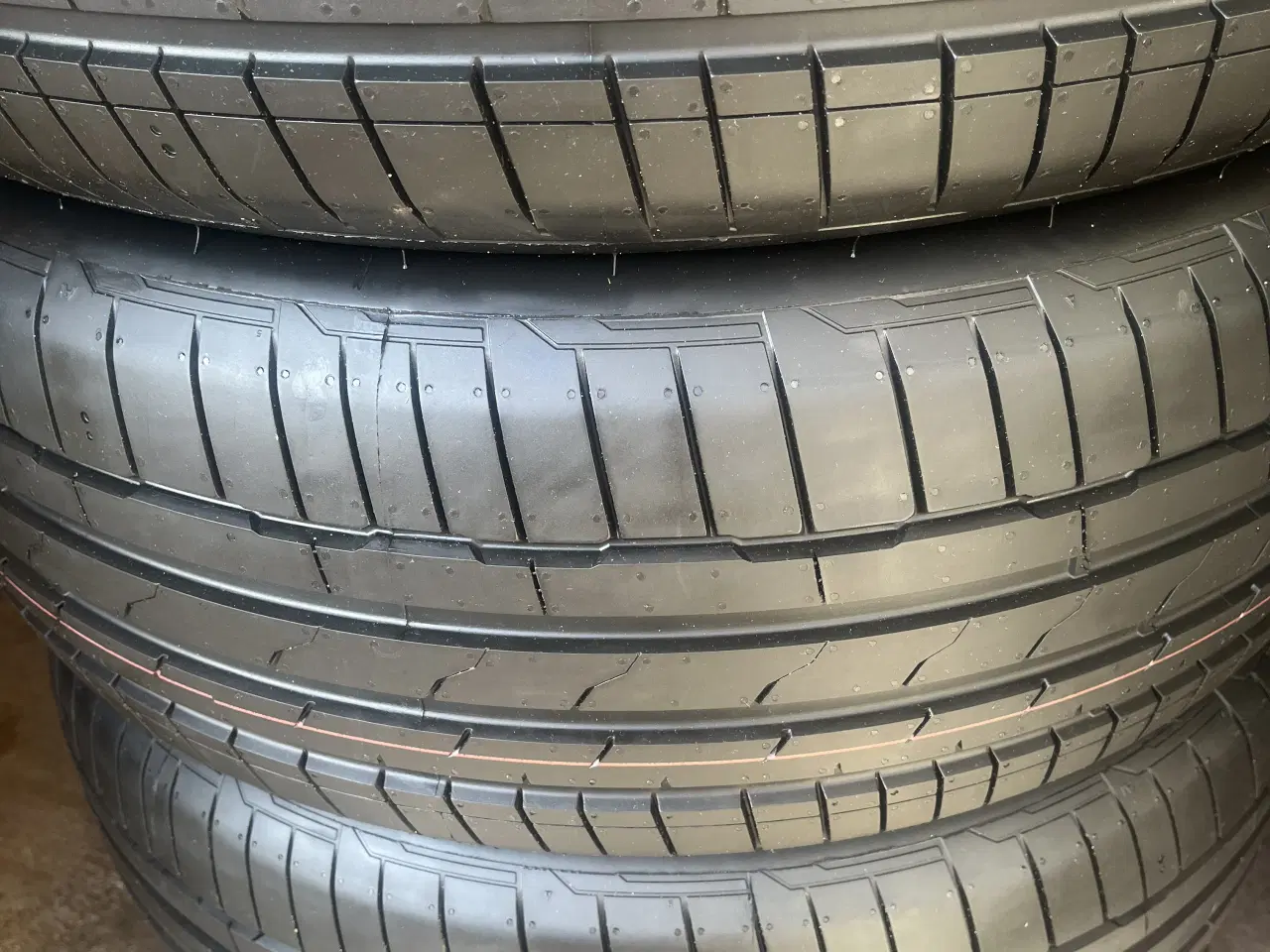 Billede 1 - Nye 235-55-19 Sommerdæk Hankook.