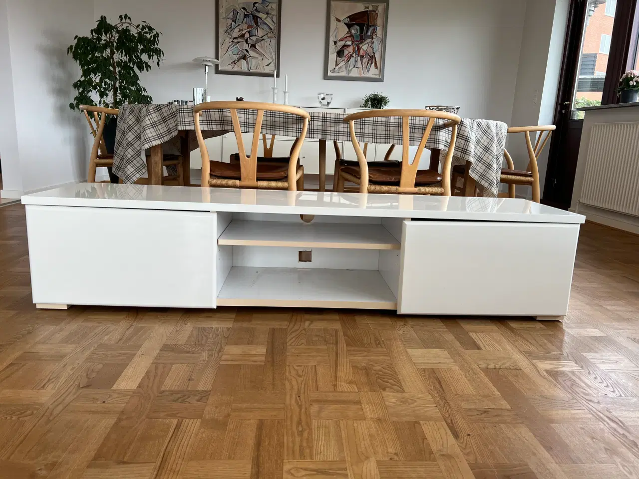 Billede 1 - TV bænk i hvid laminat - gratis