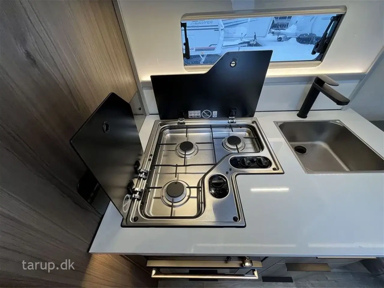 Billede 7 - 2026 - Kabe Ametist 560 GLE KS B2 PREMIUM LINE   enkeltsenge, udtræk til dobbeltseng, rundsiddegruppe i mørkegråt skind, ALDE centralvarme, vandbåren gulvvarme, stort kompressor køleskab