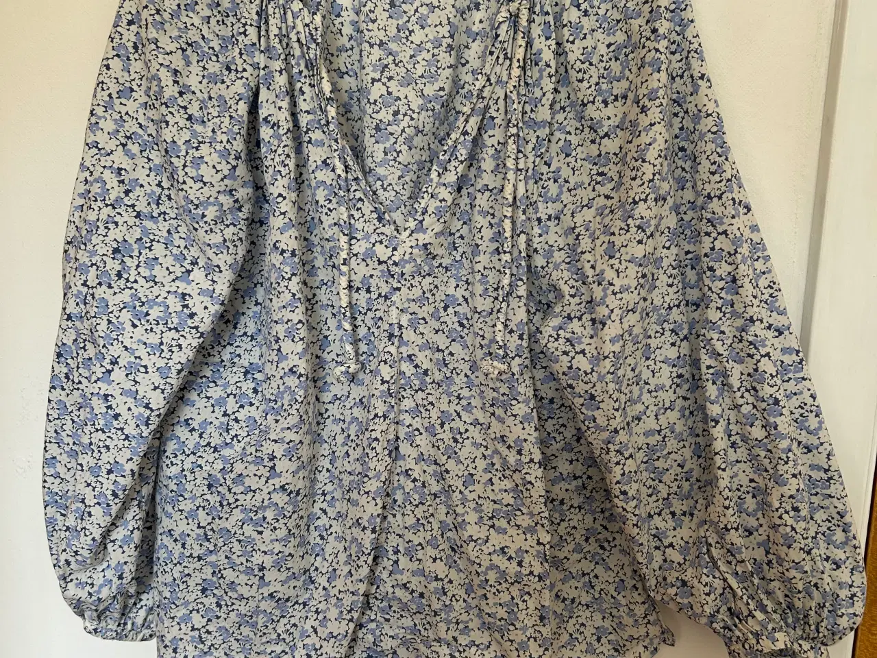 Billede 4 - kjoler og bluse fra H&M sælges