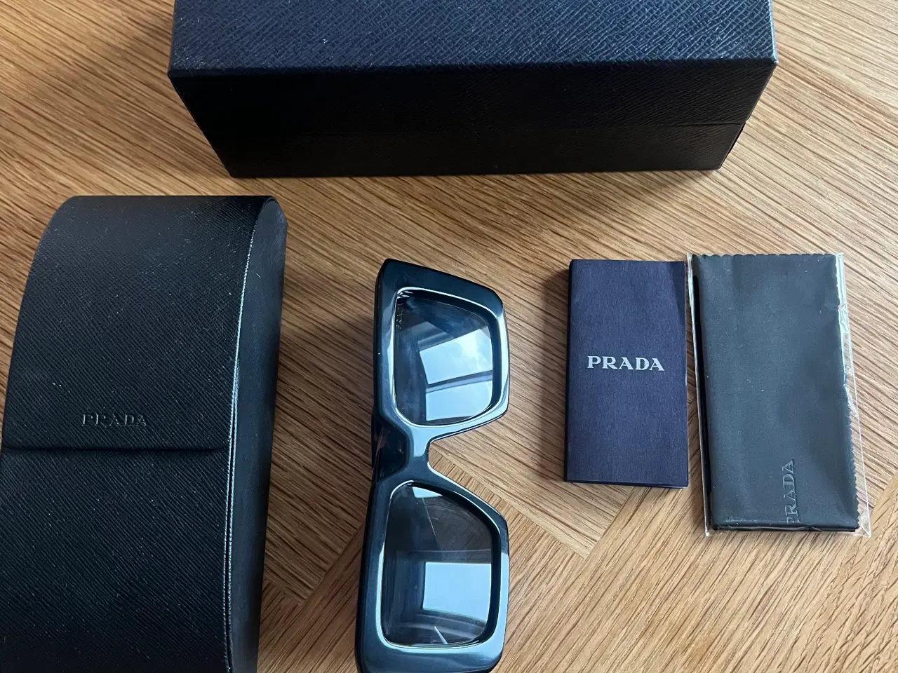 Billede 4 - PRADA Dame solbrille 