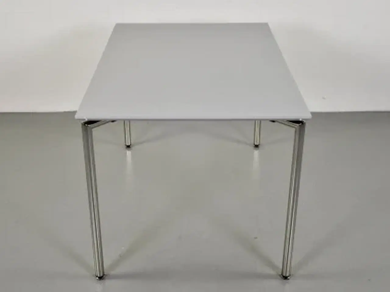 Billede 2 - Konferencebord med grå plade og ben i krom