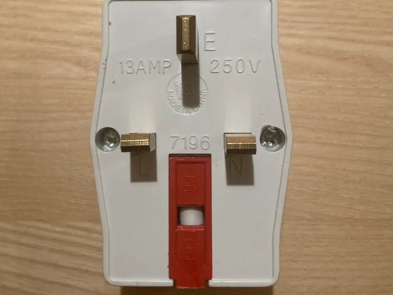Billede 1 - 13 Amp / 250 Volt EU/DK til UK netstik adapter