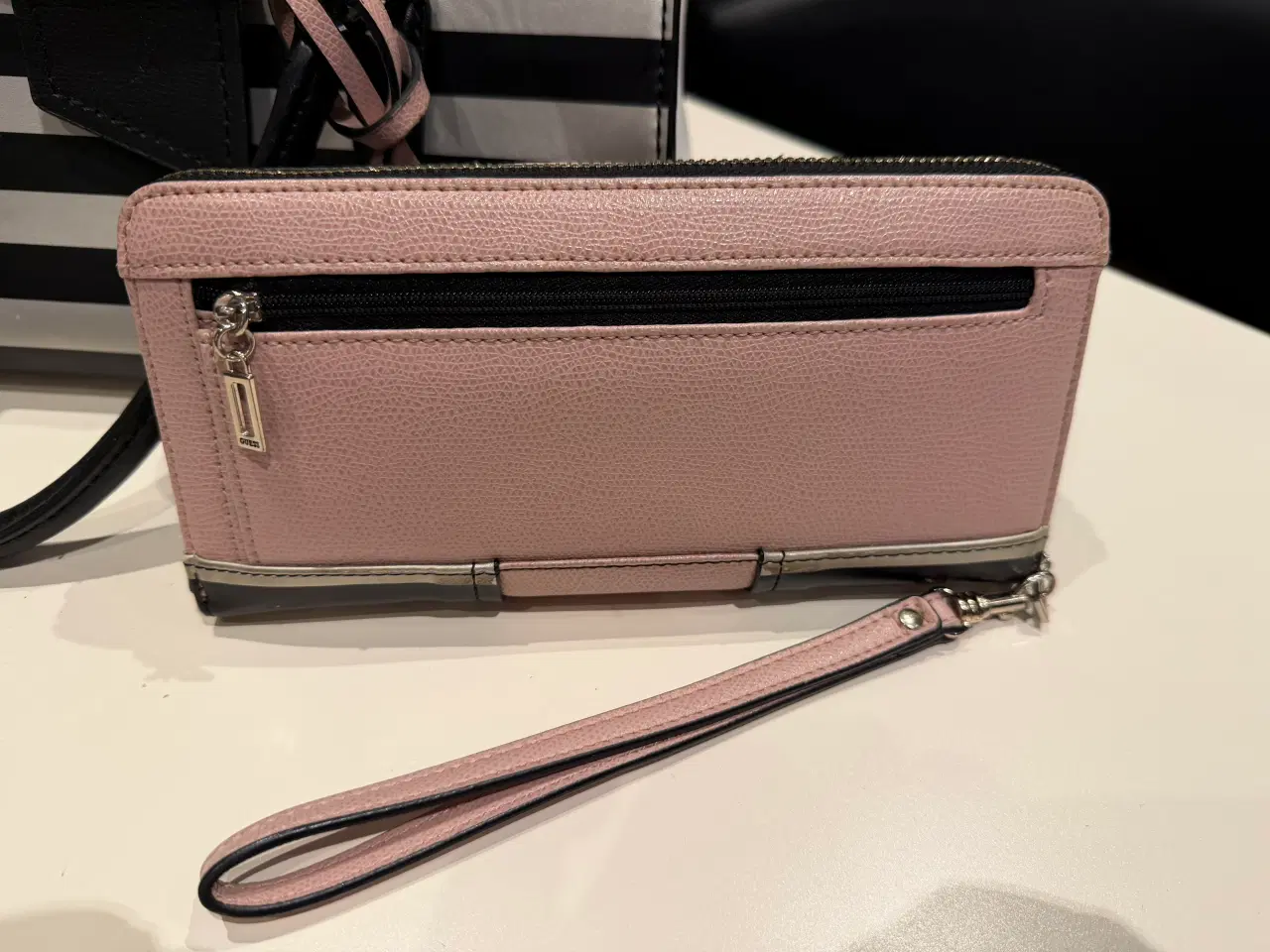 Billede 8 - Elegant Guess håndtaske med matchende pung/clutch