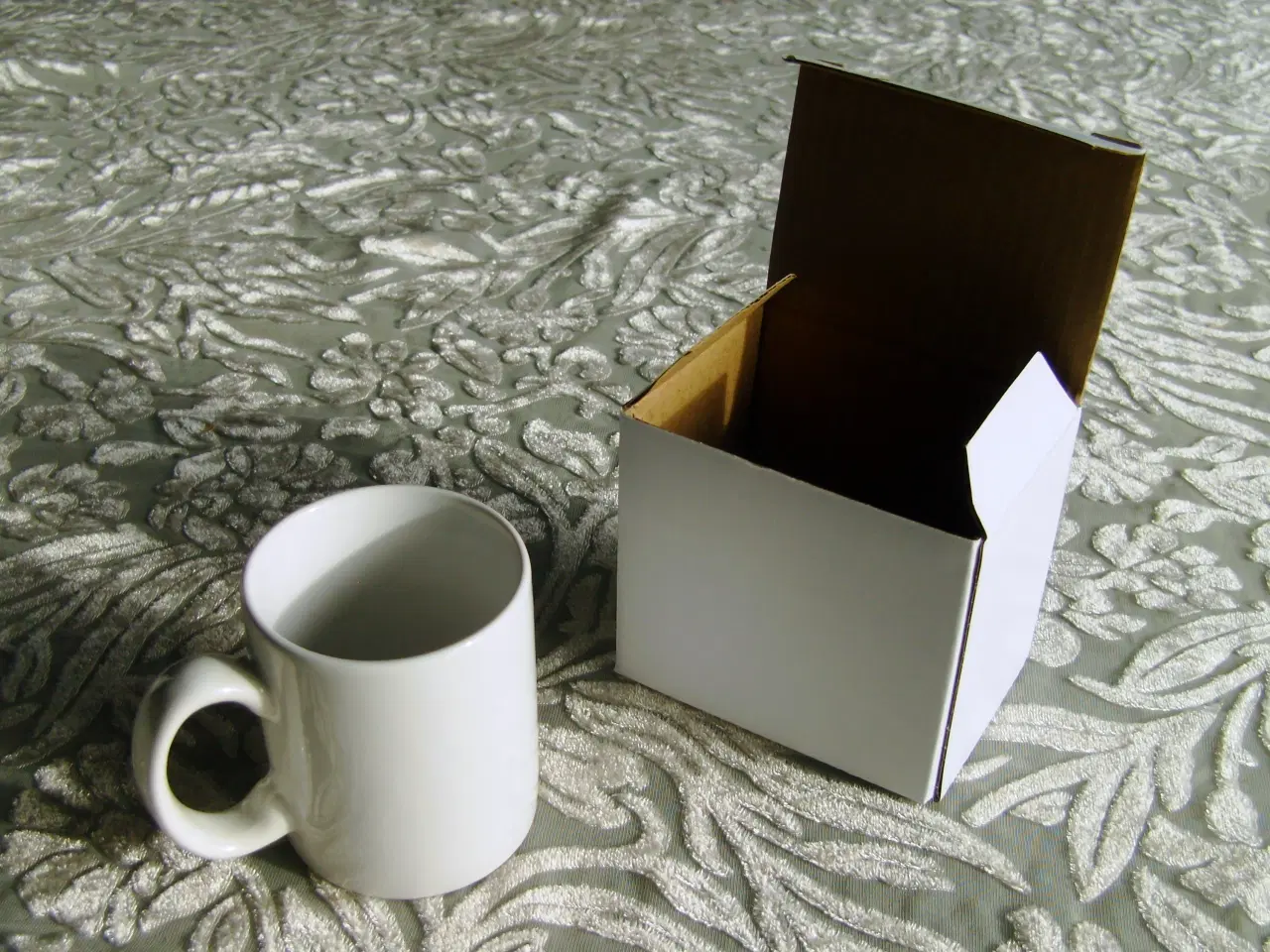 Billede 1 - Kasse med 12 hvide mini krus