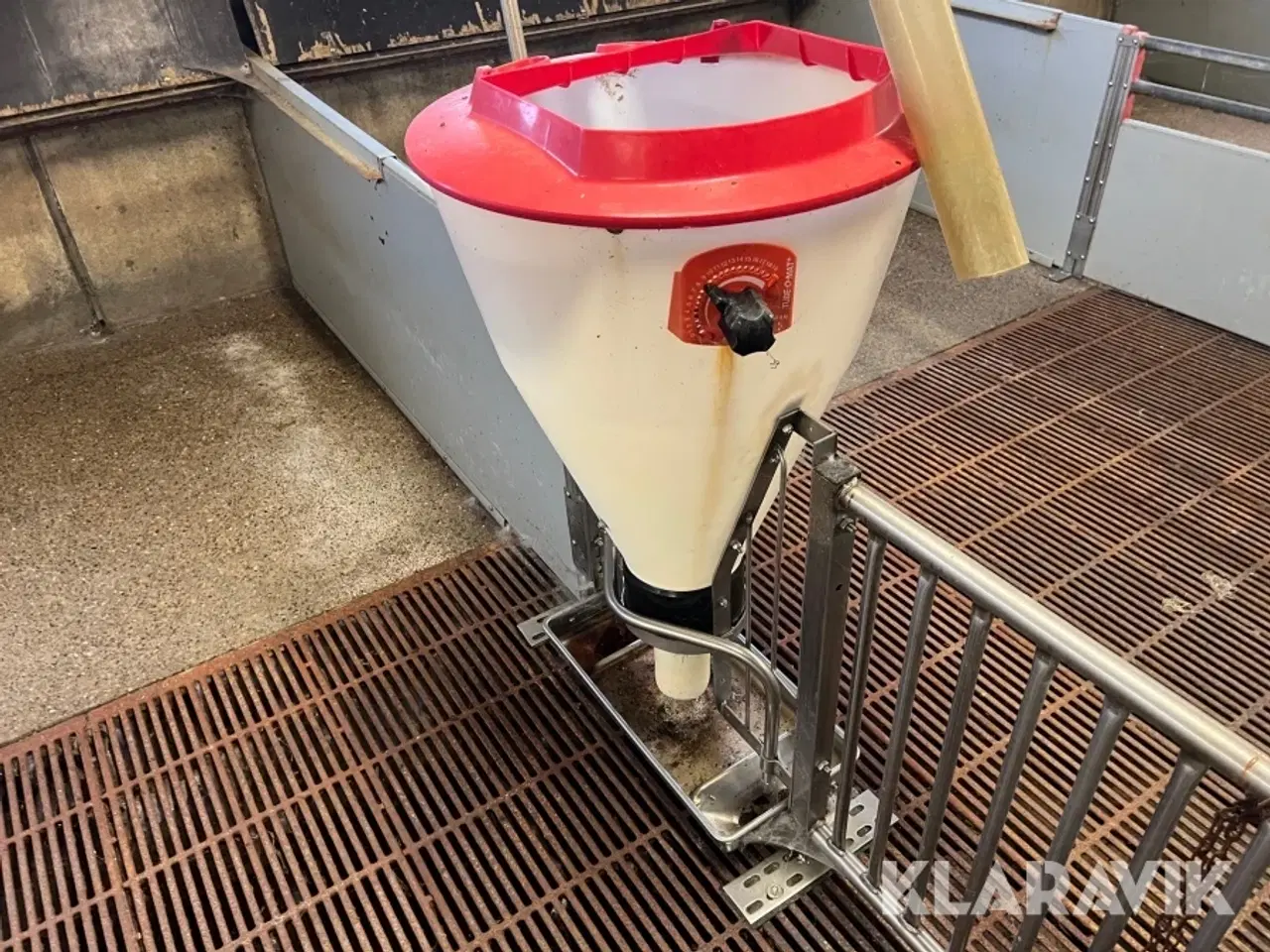 Billede 7 - Grisestier i rustfrit stål med inventar Skiold 12 styk