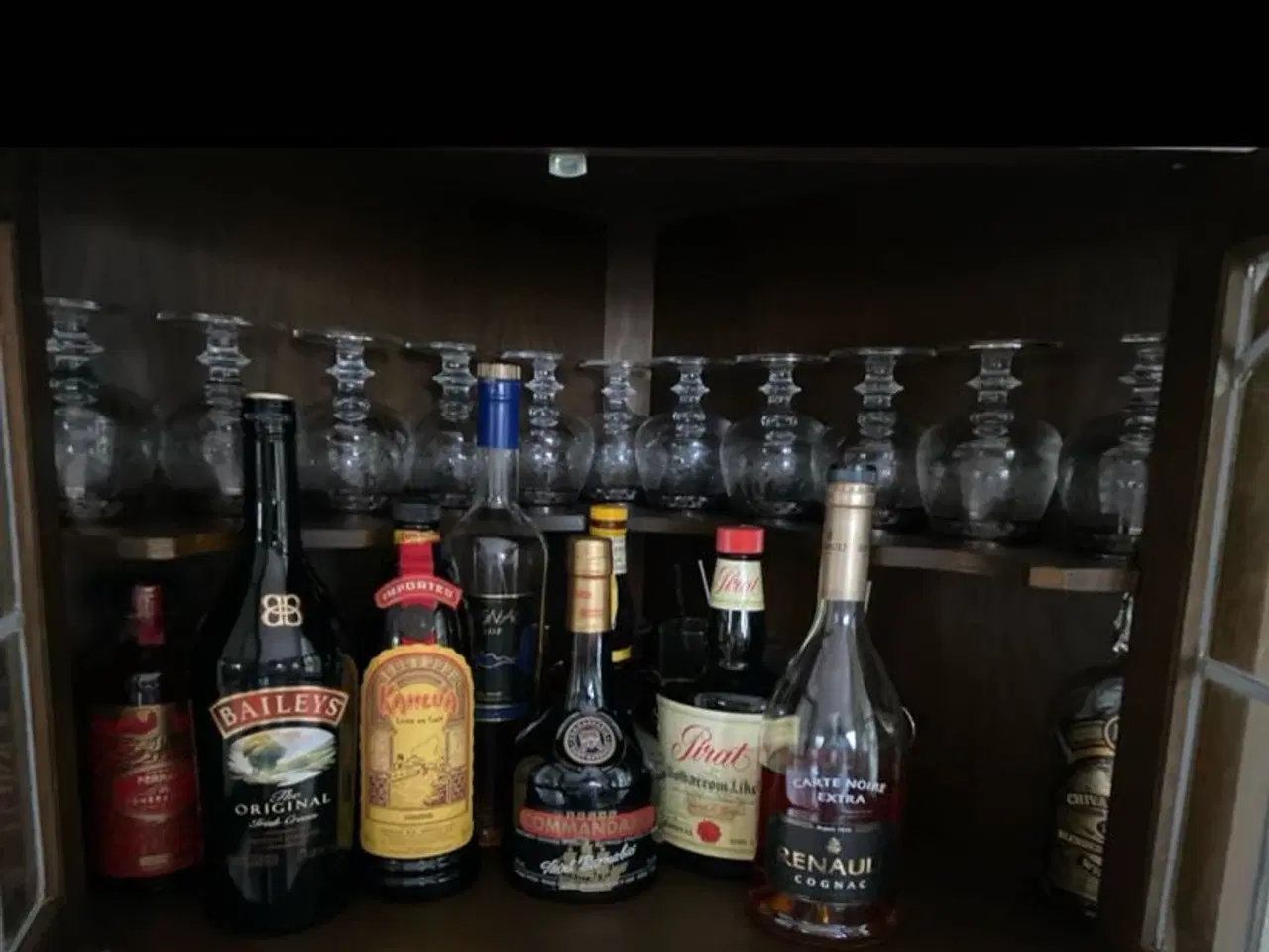 Billede 1 - Hjørneskab i egetræ