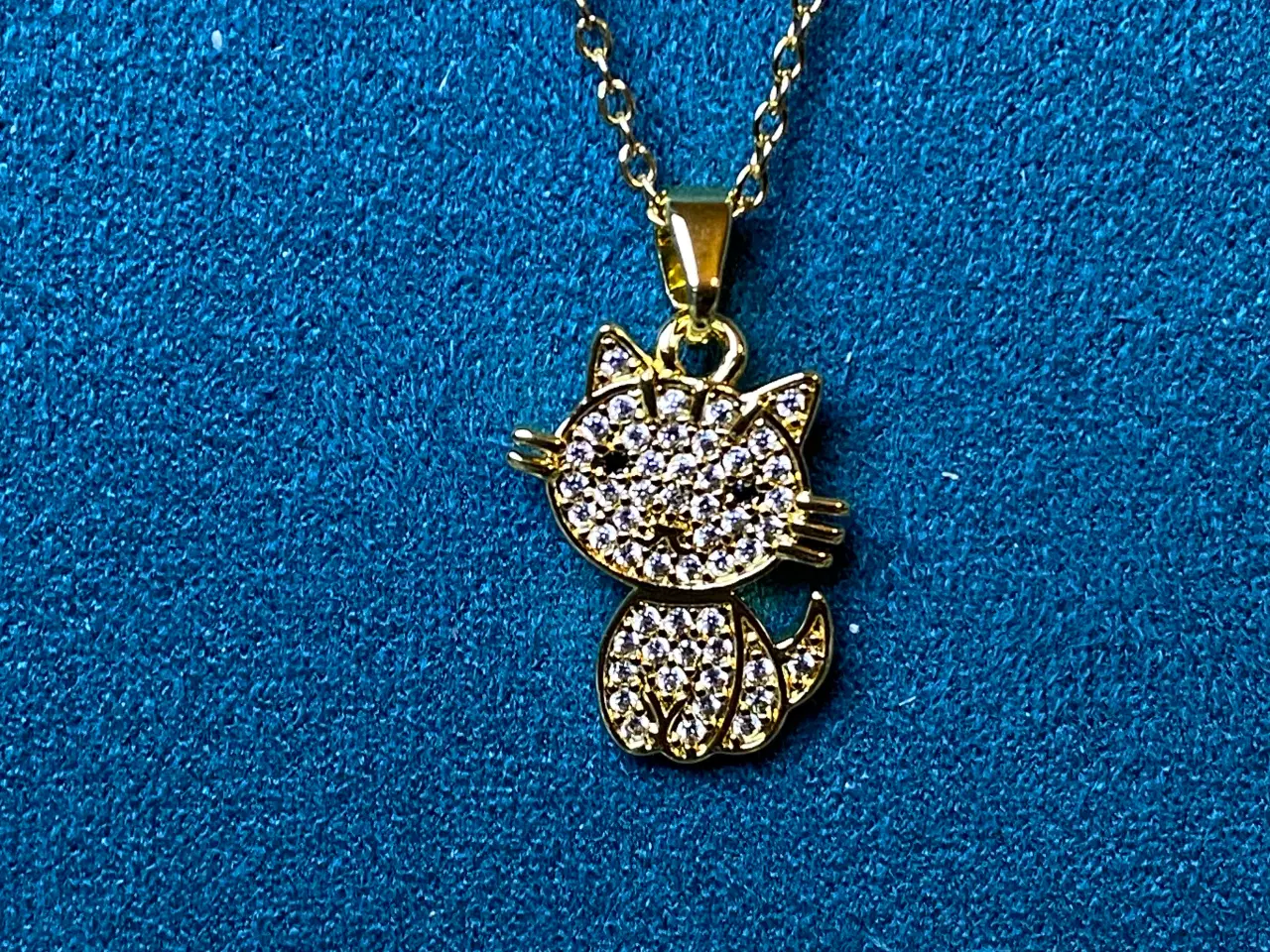 Billede 2 - 18K Guldbelagt Halskæde og Øreringe med sød killin