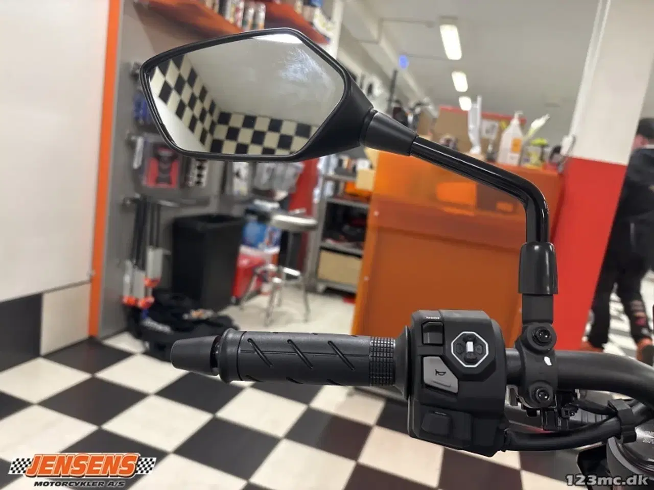 Billede 8 - Honda CB 750 Hornet E-Clutch