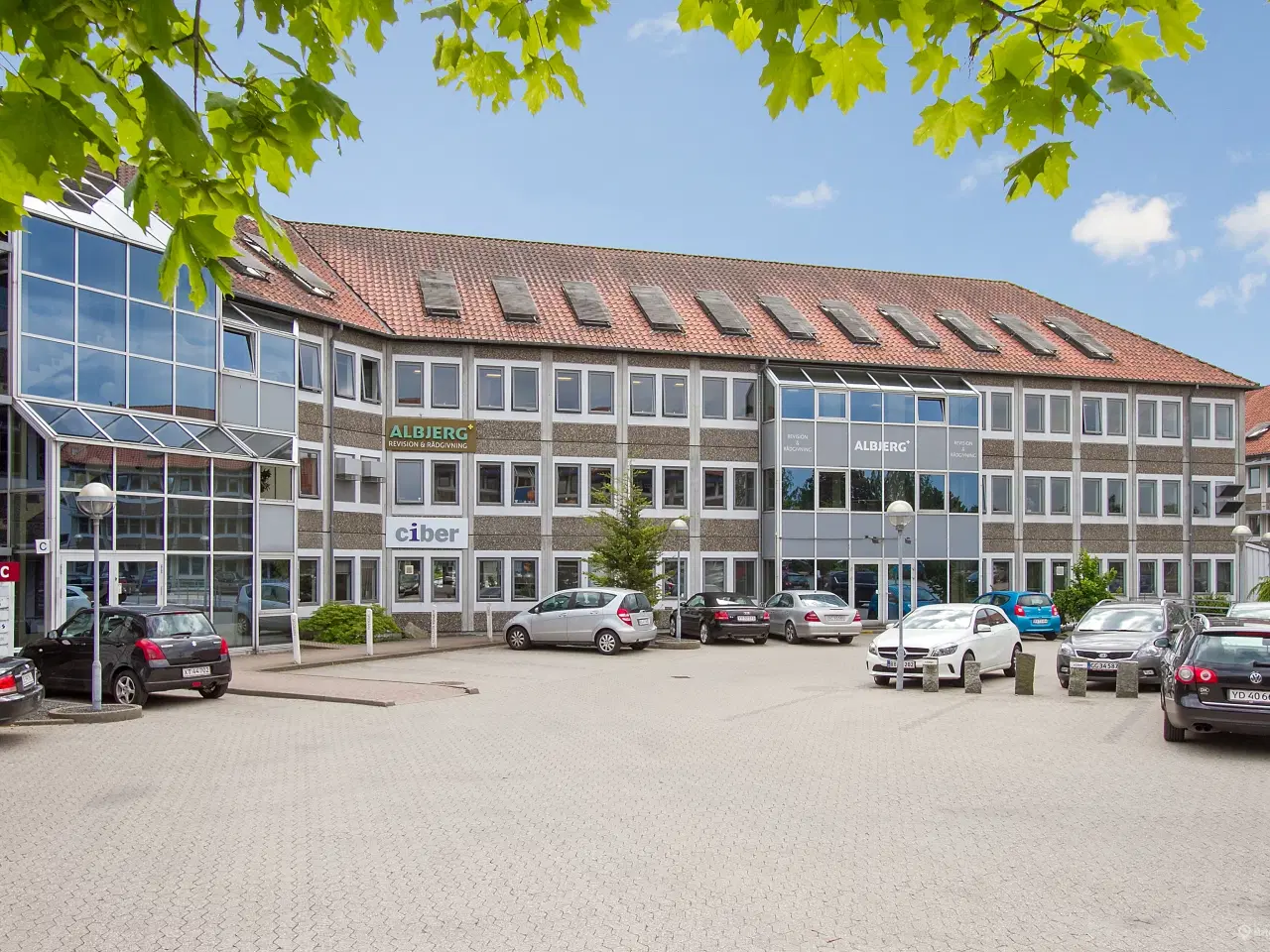 Billede 1 - Velbeliggende kontorer med fælleskantine og fitnesscenter