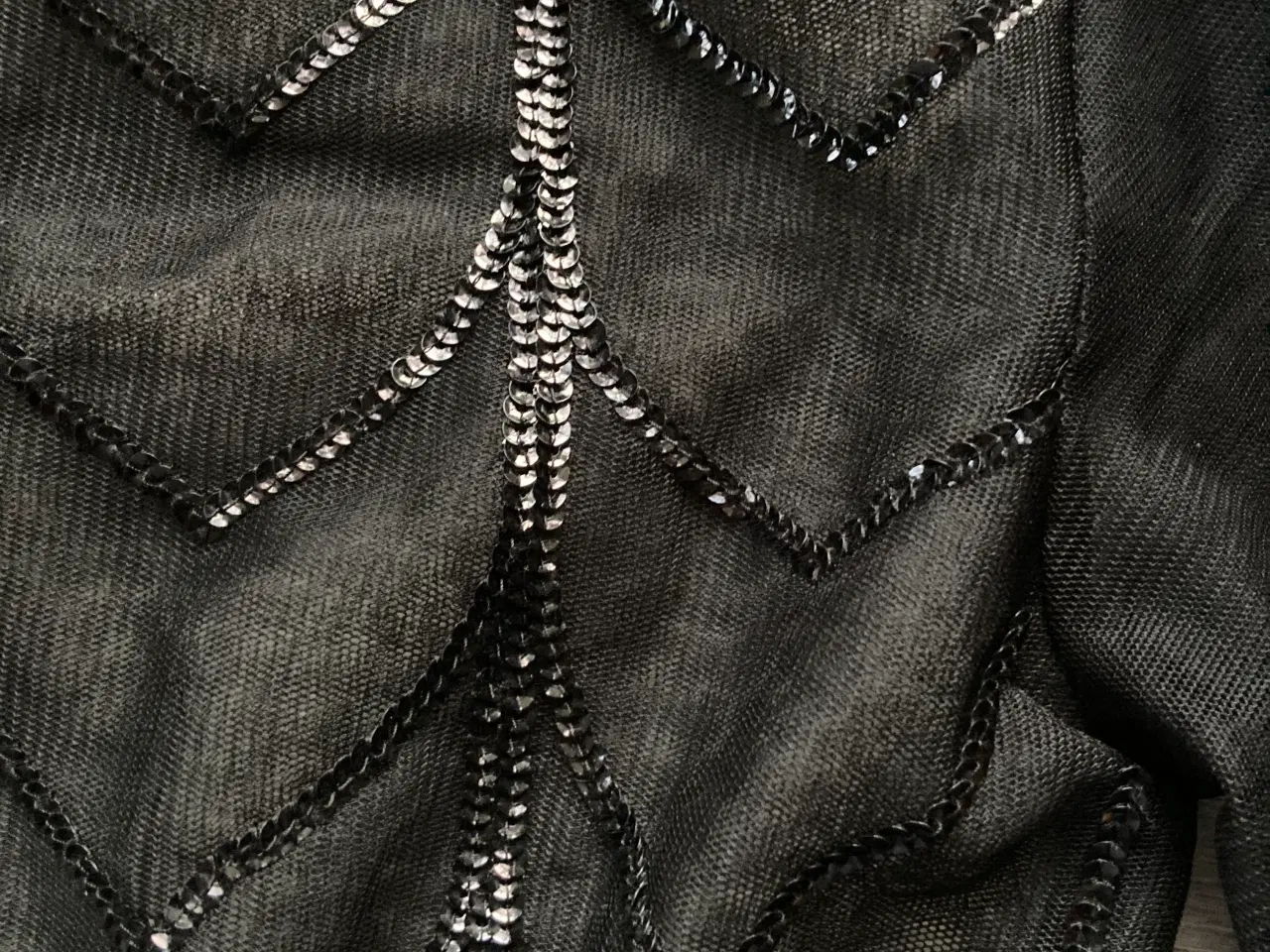 Billede 2 - Sort bolero med pailletter str. 146/152