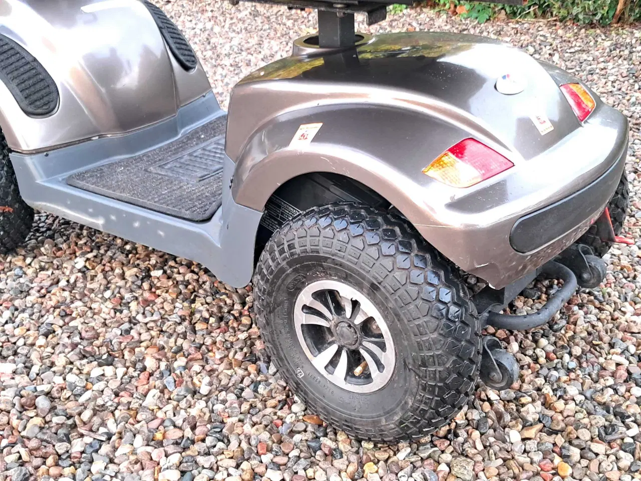 Billede 11 - 4 hjulet el-scooter med sprit nye batterier