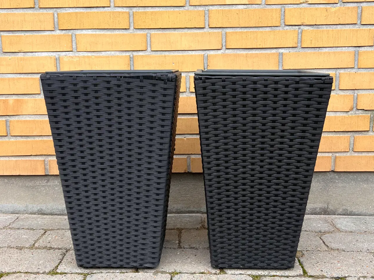 Billede 3 - 2stk. Firkantede krukker i polyraton