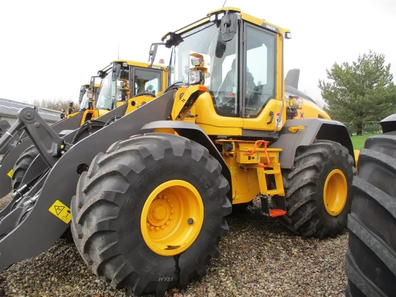 Billede 19 - Volvo L 70 H H2 BEMÆRK MED GARANTI FRA VOLVO FREM TIL DEN 18.6.2026. AGRICULTURE DK-maskine med lang arm, Co-Pilot & med 750mm Michelin MEGA X BIB hjul.