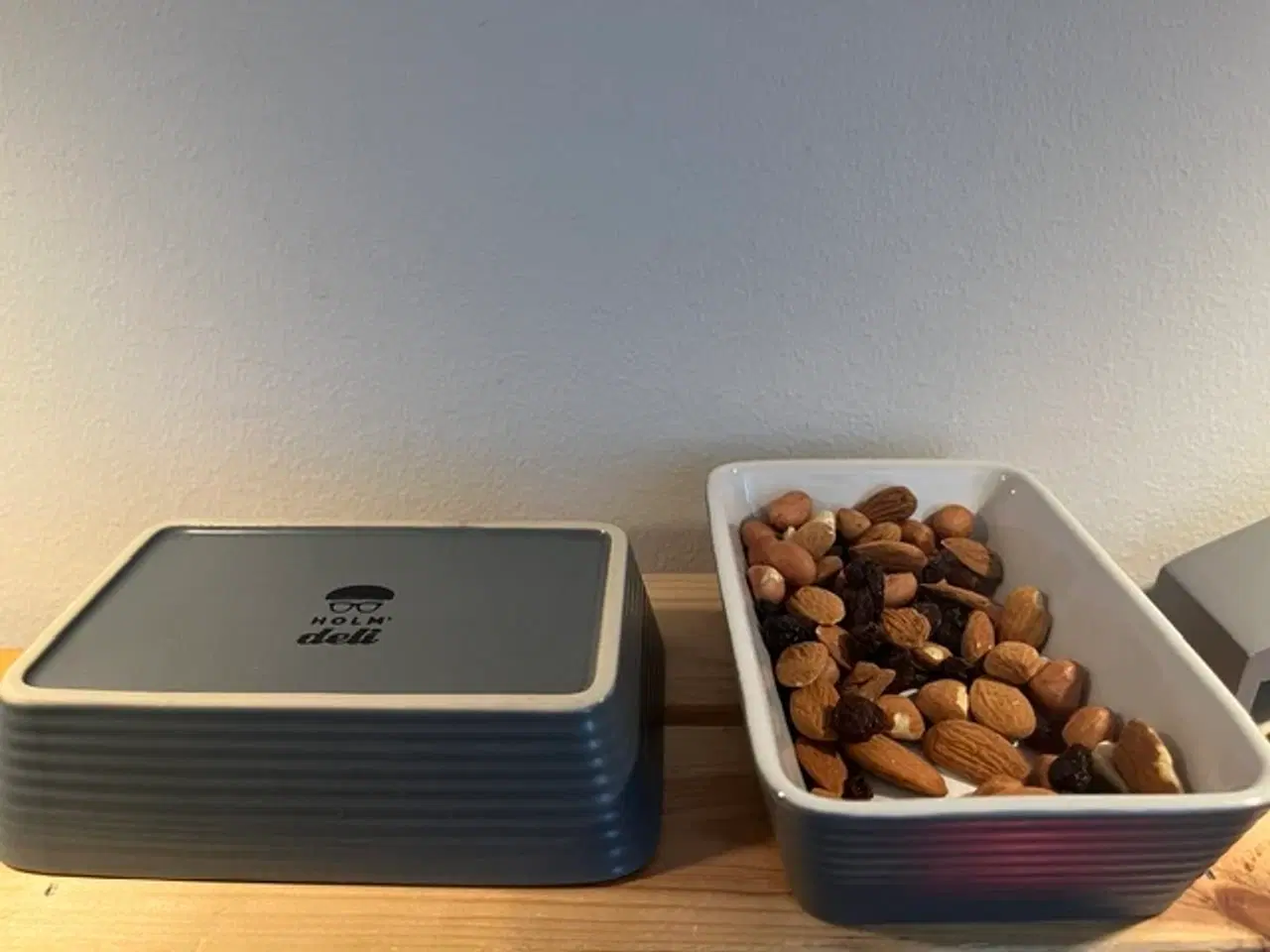 Billede 1 - Elegante Holm Deli serveringsskåle – 2 i grå/hvid