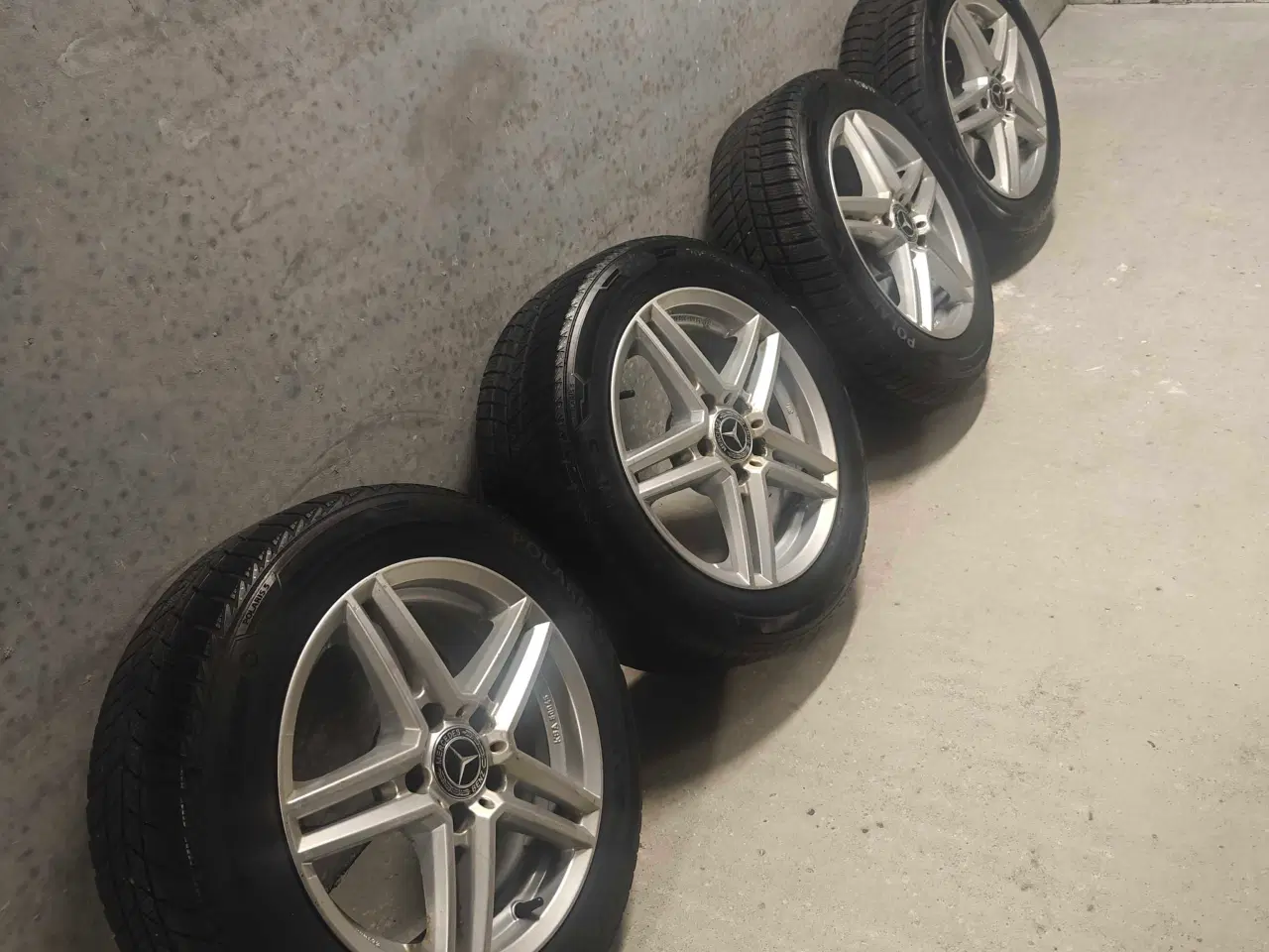 Billede 2 - Vinterdæk Org. Mercedes fælge 5x112 - 205/55 R16 H
