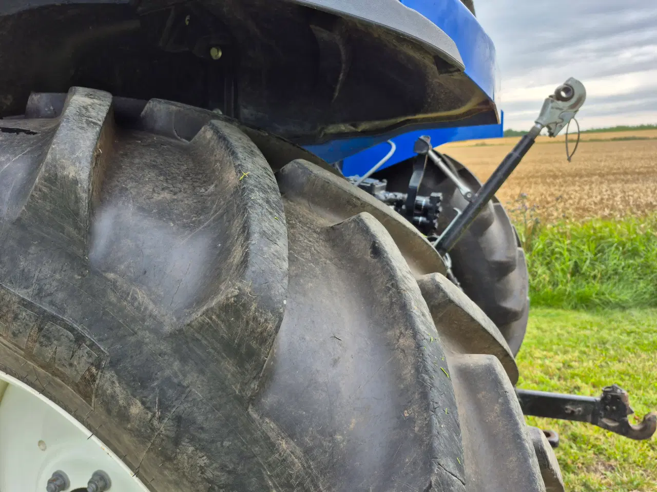Billede 8 - Velholdt New Holland Traktor med lavt timetal