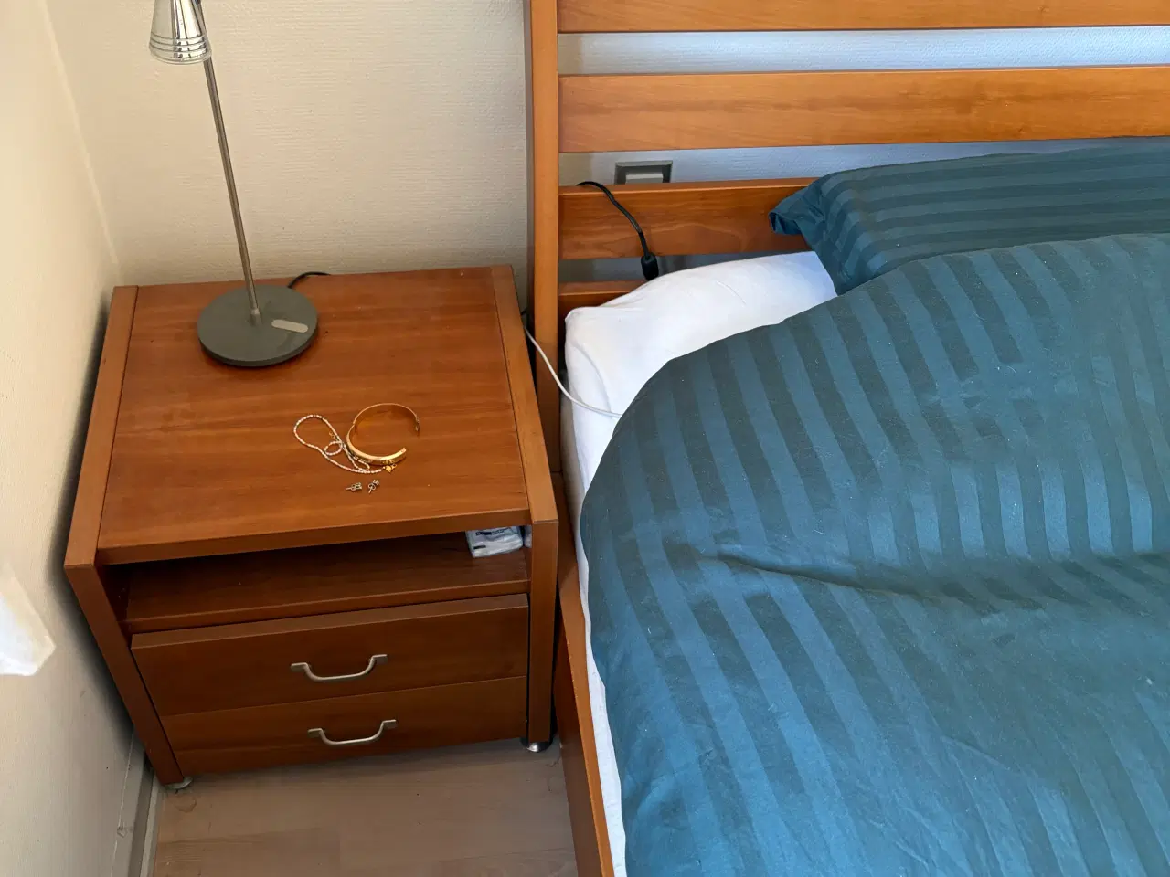 Billede 2 - Dobbeltseng med sengeborde